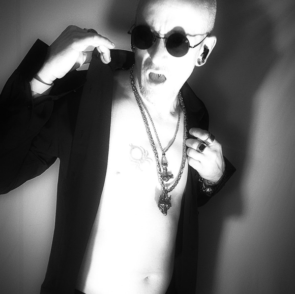 Meet your Posher, Aaron - Picture 6 of 10